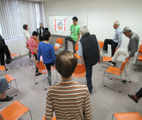 介護予防の取り組み 10の筋力トレーニングの様子